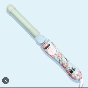 *Brand New* Beachwaver S1